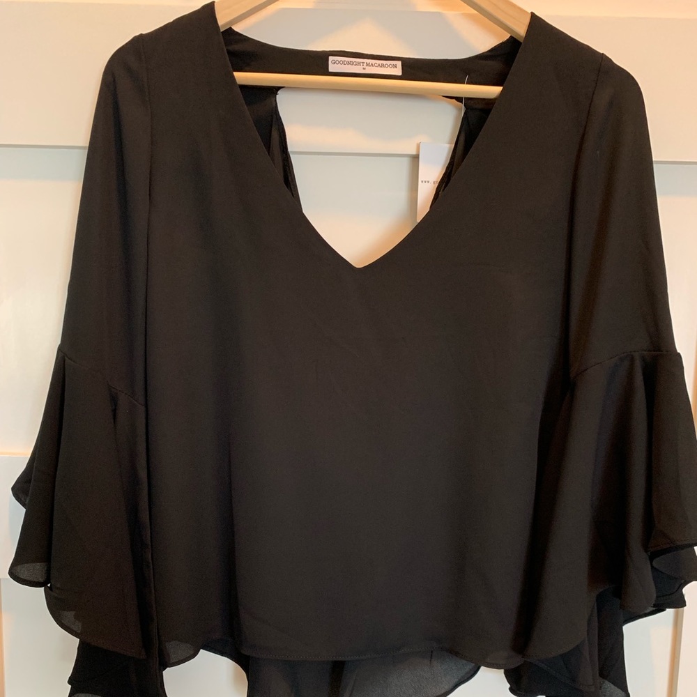 V-Neck; Flounce wing sleeve top